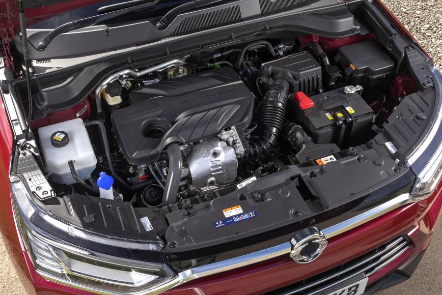 Моторный отсек SsangYong Korando Ultimate (C300) 2019 года  (UK) (фото 14 из 28)